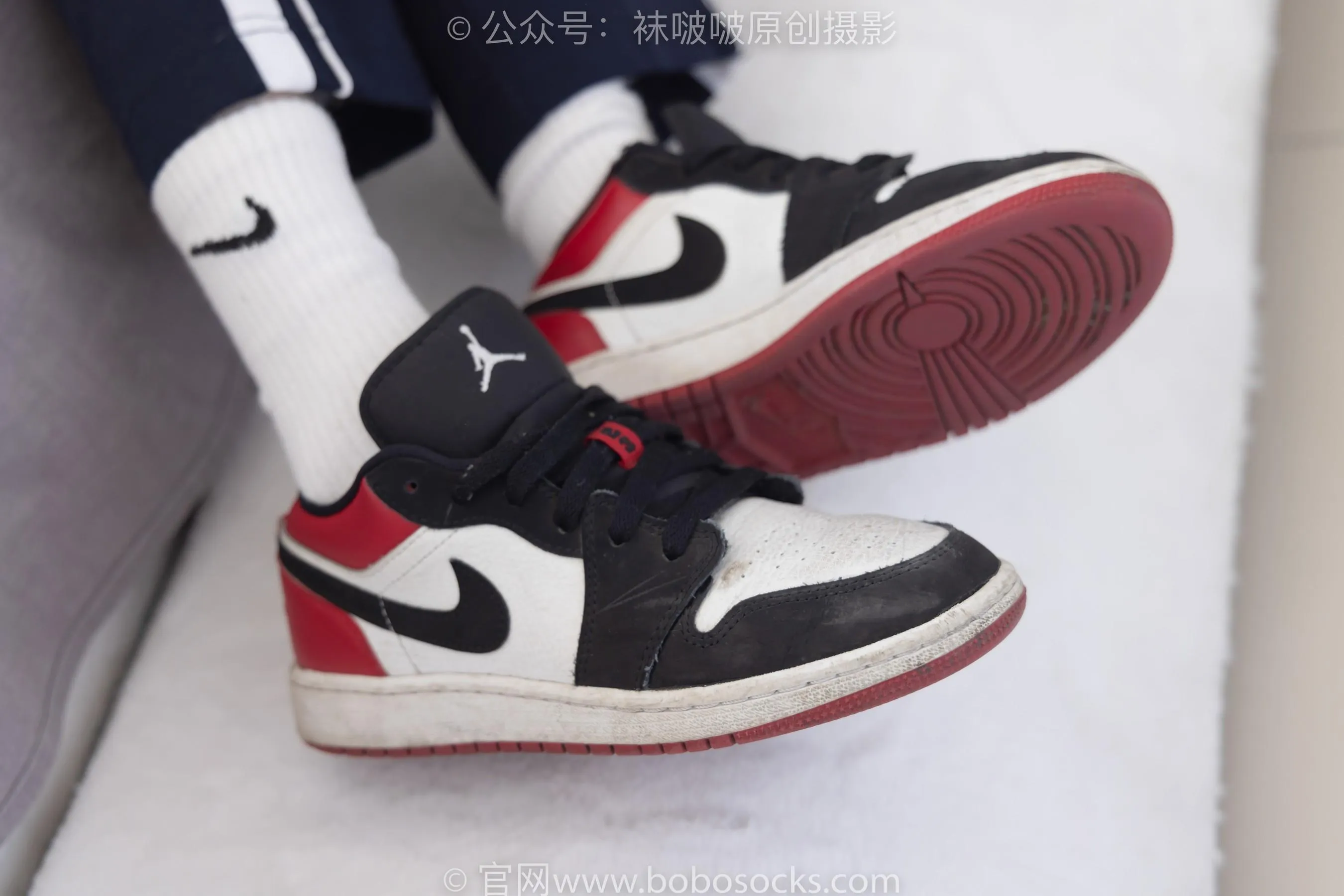 [BoBoSocks袜啵啵]NO.207 稚予-aj板鞋、白棉袜、油亮白丝、校服裤里丝 [87P]插图8